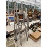 A VINTAGE 5 RUNG WOODEN STEP LADDER, A 4 RUNG ALLUMINIUM STEP LADDER AND A FURTHER STEP LADDER