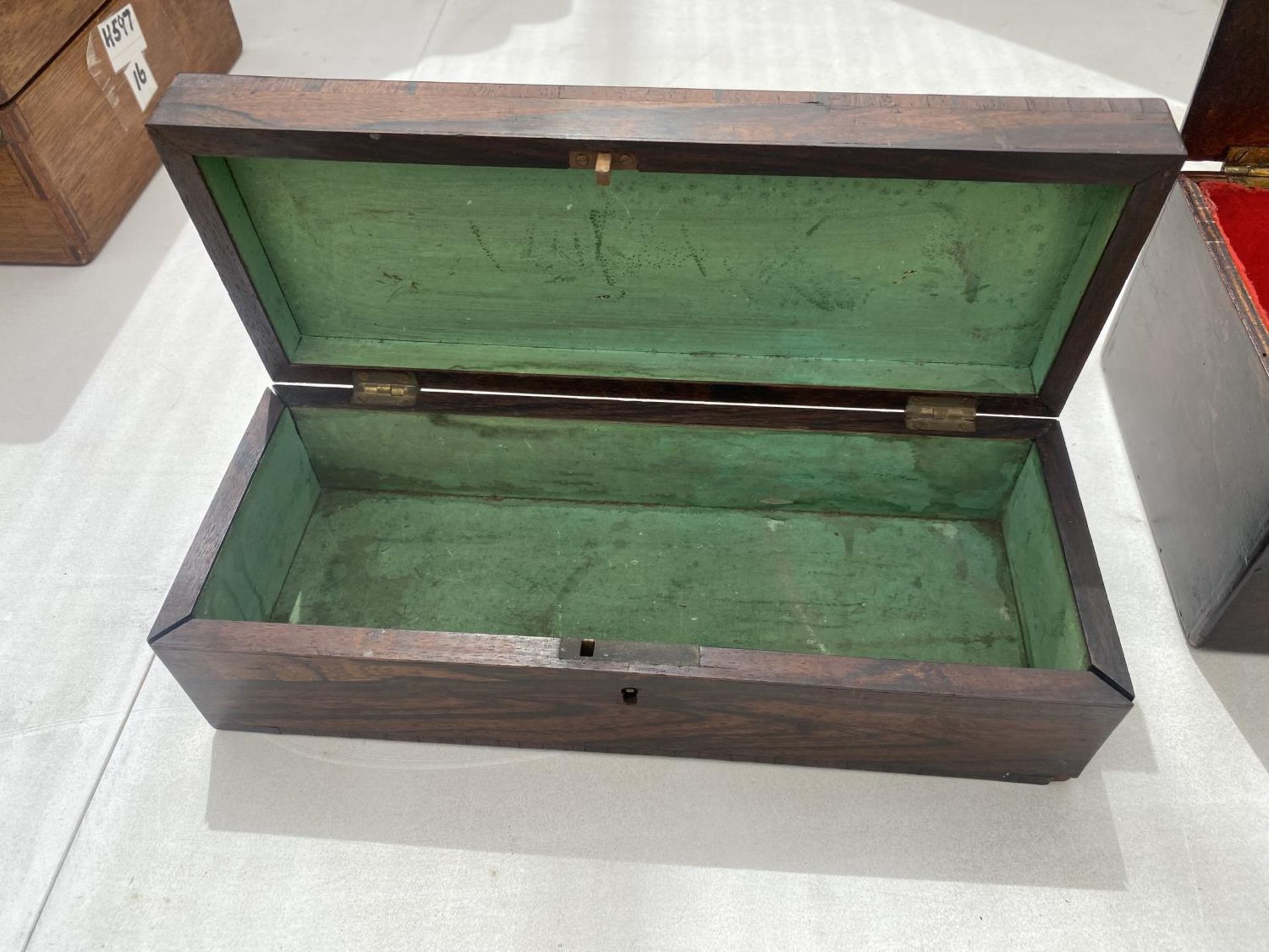 A GROUP OF THREE VARIOUS DECORATIVE TREEN BOXES - Image 5 of 5