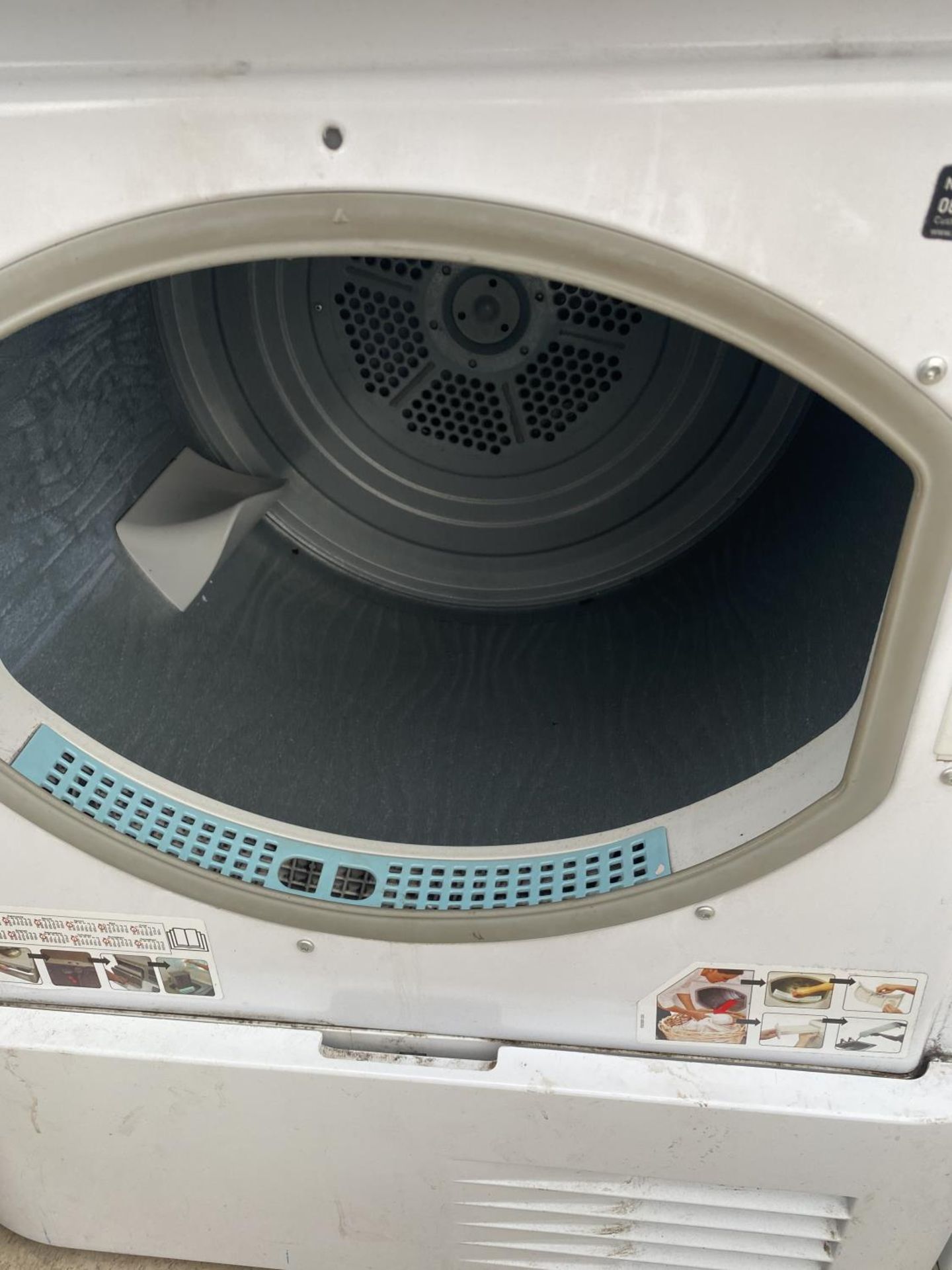 A WHITE HOTPOINT 7KG CONDENSOR DRYER BELIEVED IN WORKING ORDER BUT NO WARRANTY - Image 3 of 3