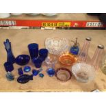 A LARGE COLLECTION OF GLASSWARE TO INCLUDE BON BON DISHES, VASES, ORNAMENTS, FRUIT BOWL ETC.