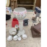 AN ASSORTMENT OF CERAMIC WARE TO INCLUDE A PLANTER WITH JARDINAIRE STAND AND A ROYAL GRAFTON PART