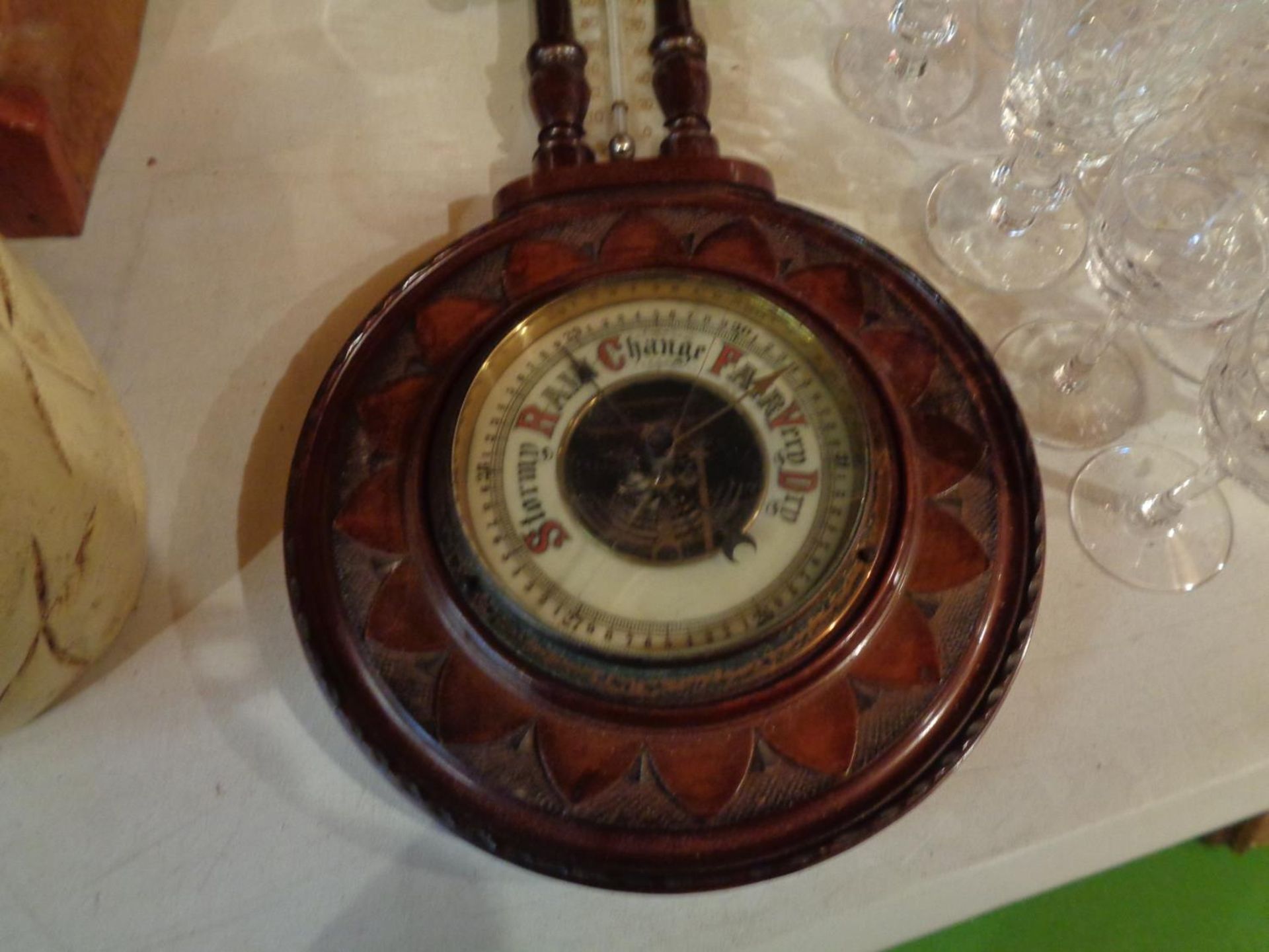 A VINTAGE ORNATE WOODEN CASED BAROMETER WITH THERMOMETER - Image 3 of 3