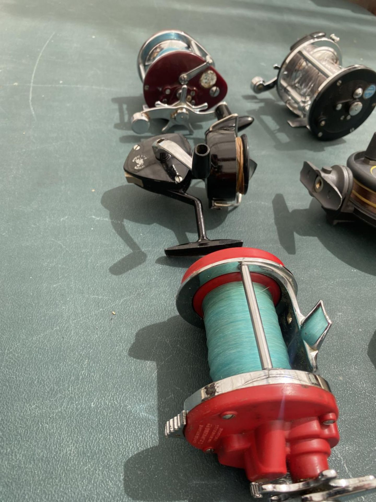 A GROUP OF FIVE FISHING REELS COMPRISING OF 1 SEA STREAK MULTIPLIER WITH BOXED SPARE SPOOL, A - Image 2 of 4