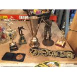A LARGE COLLECTION OF TROPHIES TO INCLUDE A SWATKINS TROPHY, HORSE BRASSES ETC.