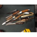 TWELVE ASSORTED KNIVES TO INCLUDE A BOWIE EXAMPLE, BLADE LENGTHS VARY FROM 7CM -19CM
