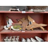 AN ASSORTMENT OF DECORATIVE WOODEN BIRDS TO INCLUDE DUCKS ETC