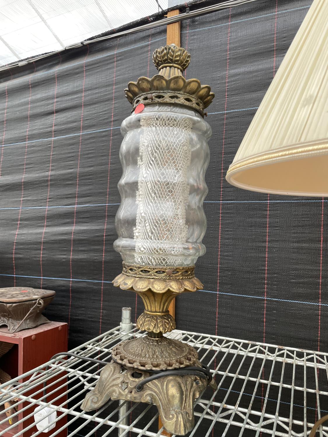 AN ASSORTMENT OF VARIOUS TABLE LAMPS TO INCLUDE A DECORATIVE OIL LAMP CONVERTED TO ELECTRIC - Image 2 of 2