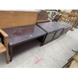 A MODERN MAHOGANY EFFECT TWO DOOR GLAZED UNIT, A SIMILAR COFFEE TABLE AND A MODERN MAHOGANY TV STAND