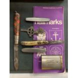 A COLLECTION OF ASSORTED ITEMS TO INCLUDE PENKNIVES, MATCHBOX AND CELTIC CROSS ON CHAIN