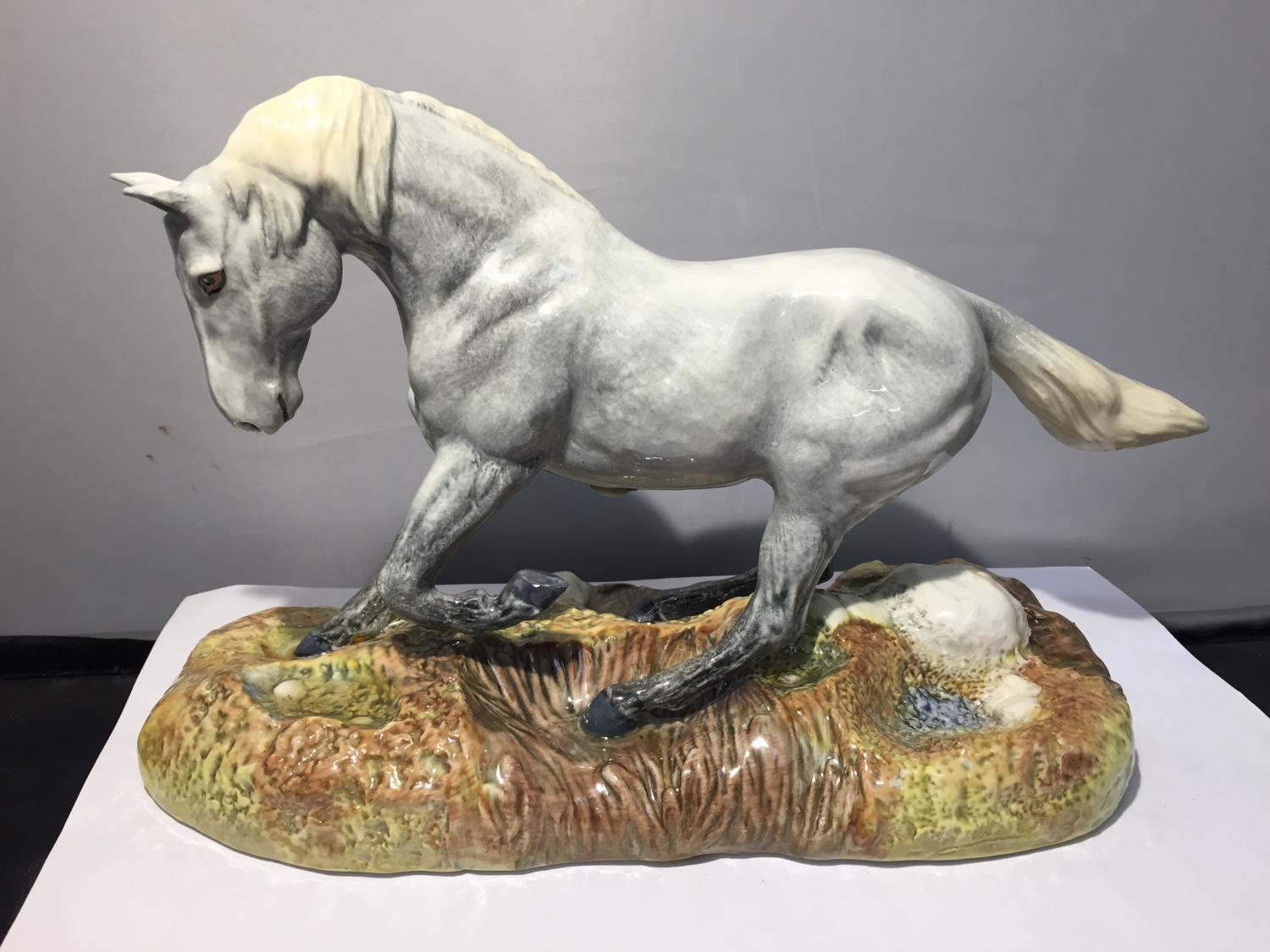 A BOXED BESWICK CARMAGUE WILD HORSE LIMITED EDITION 228/100