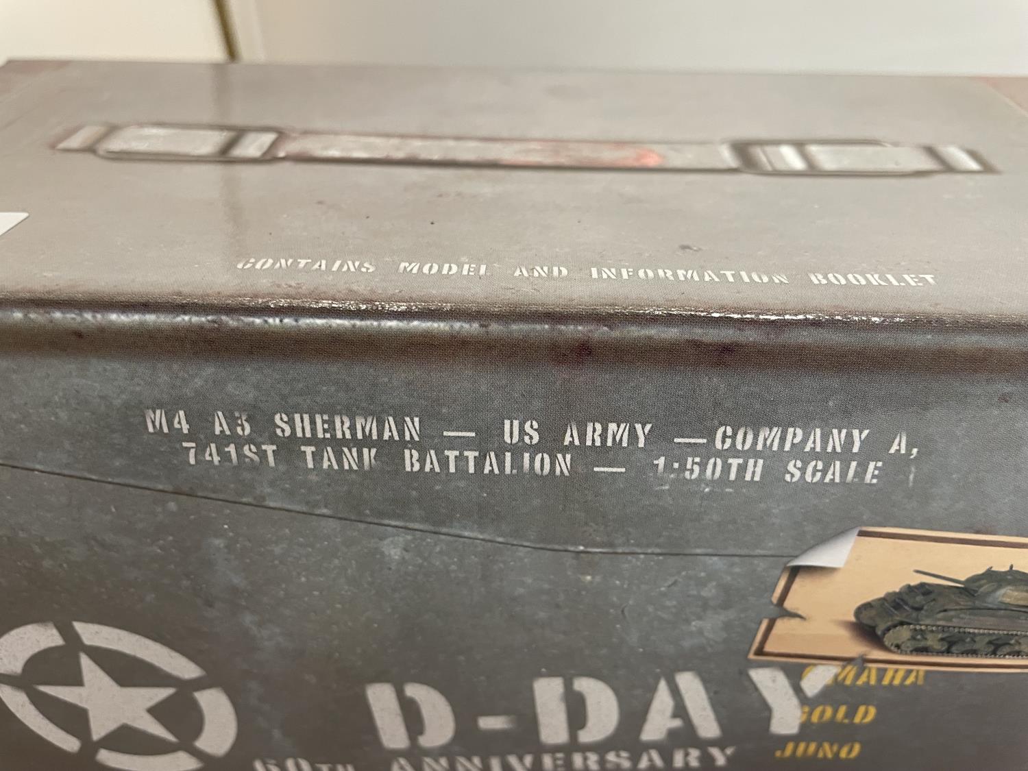 A BOXED CORGI MODEL SHERMAN TANK FROM THE D-DAY 60TH ANNIVERSARY RANGE - Image 3 of 3