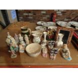 A COLLECTION OF CERAMICS TO INLCUDE STAFFORDSHIRE FIGURINES, DOULTON, COALPORT ETC