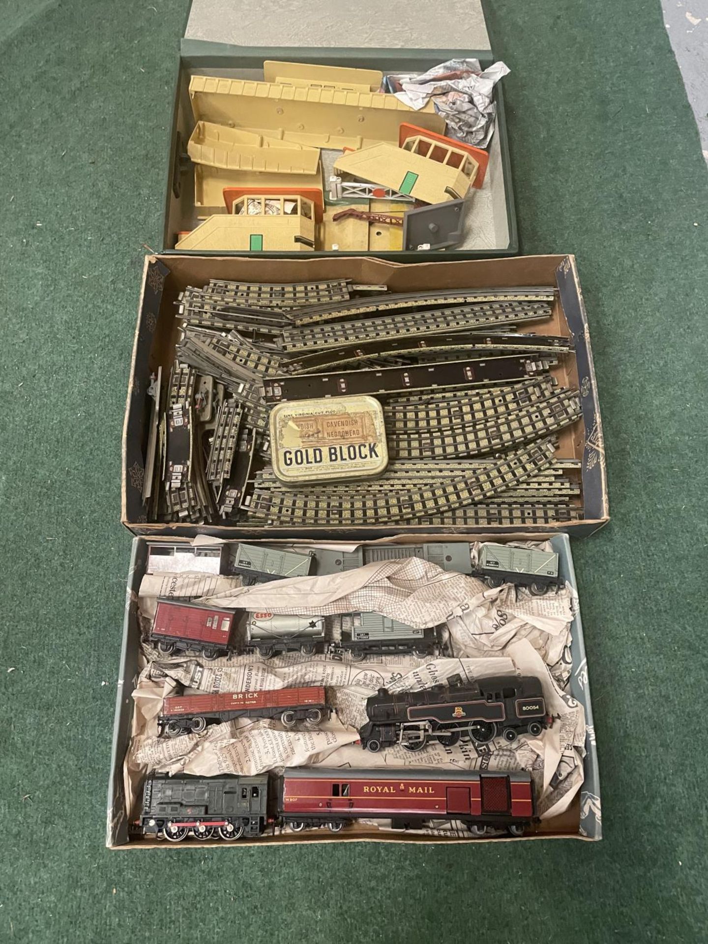 VARIOUS HORNBY DUBLO ITEMS - A BRITICH RAIL 2-6-4 LOCOMOTIVE NUMBER 80054, A BRITISH RAIL 0-6-0 TANK