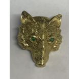 AN 18 CARAT GOLD PLATED SILVER FOX HEAD PENDANT WITH GREEN STONE EYES