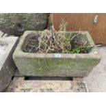 A VINTAGE STONE TROUGH (L:61CM W:36CM H:25CM SINK DEPTH:15CM)