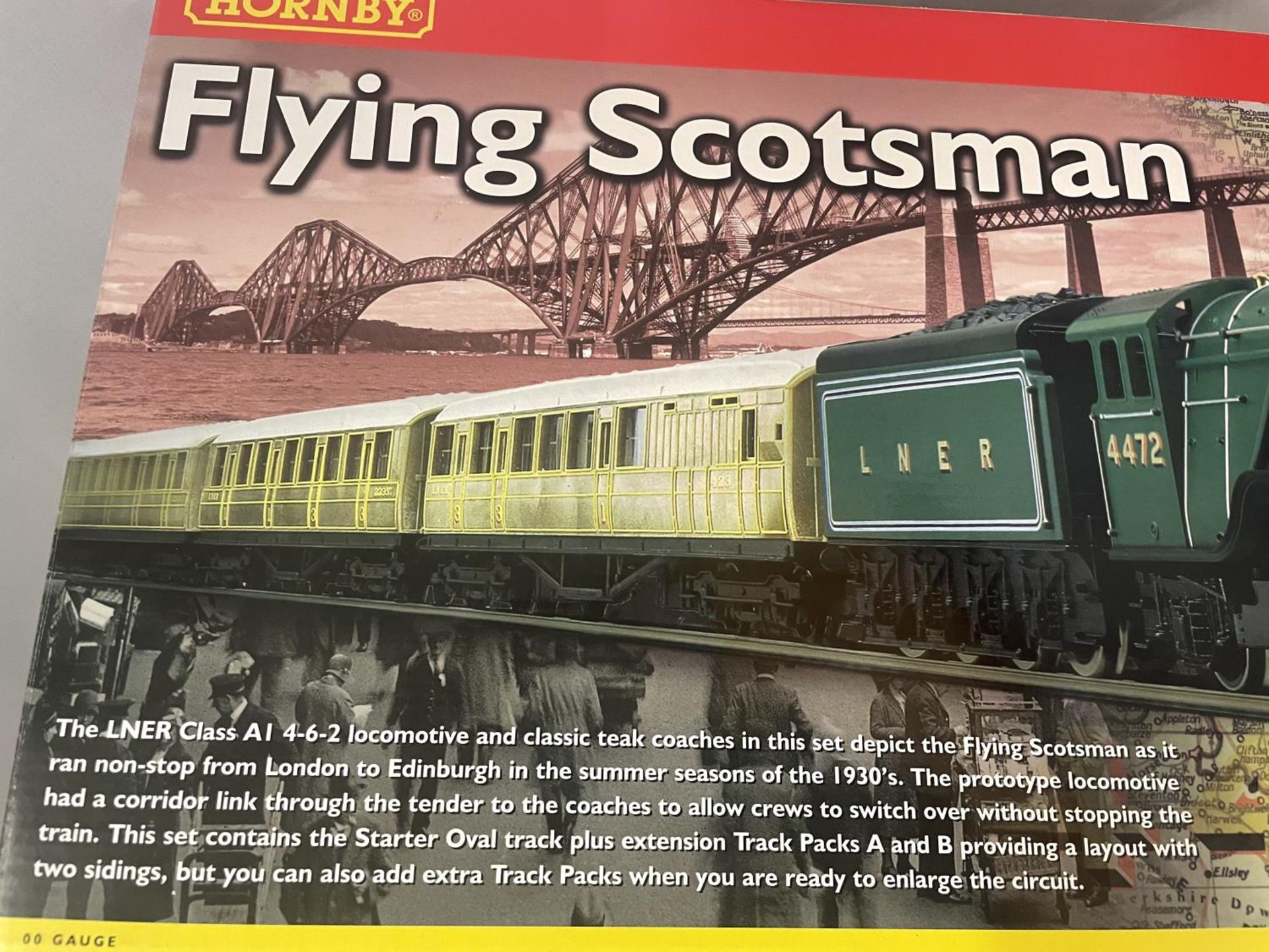 A BOXED HORNBY FLYING SCOTSMAN 00 GAUGE TRAIN SET (R1039) - AS NEW AND UNUSED WITH ITEMS IN THEIR - Image 2 of 7