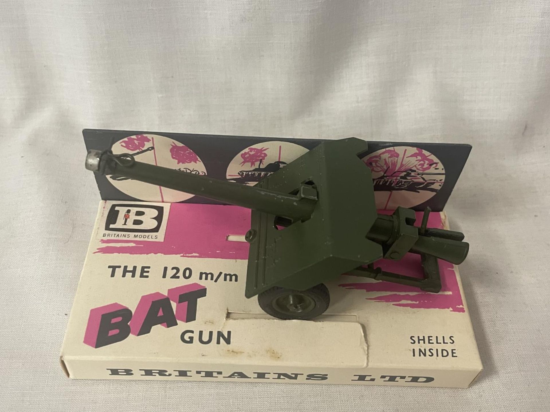 A BOXED BRITAINS 120 MM BAT GUN - Image 2 of 4