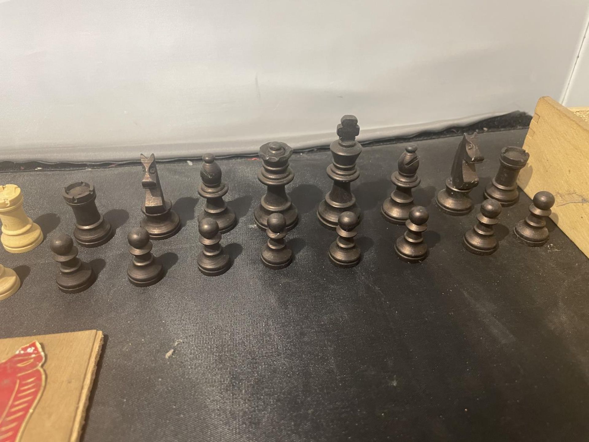 A COMPLETE STAUNTON BOXWOOD CHESS SET - Image 4 of 4