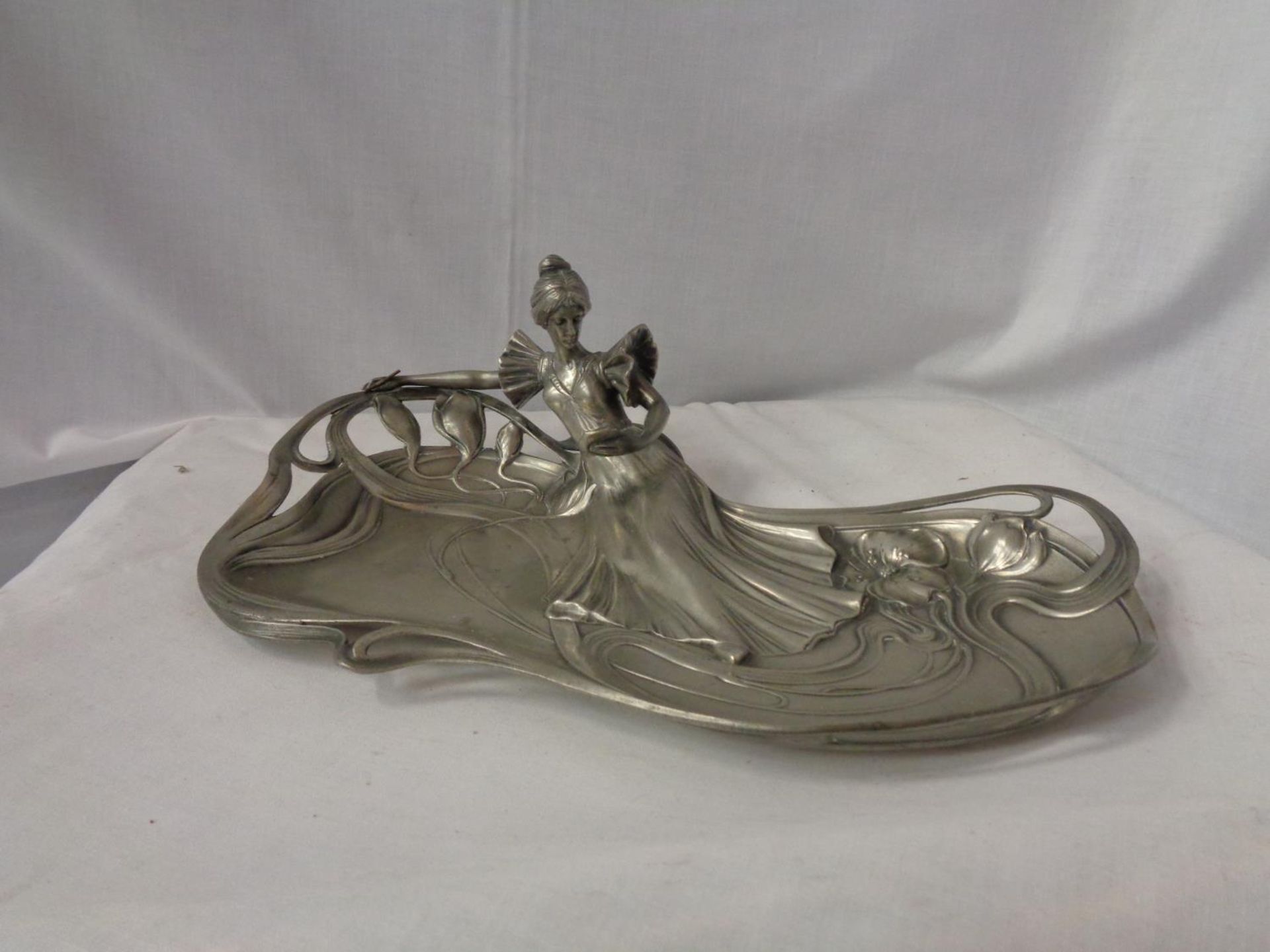 A PEWTER ART DECO STYLE DISH WITH THE FIGURE OF A LADY