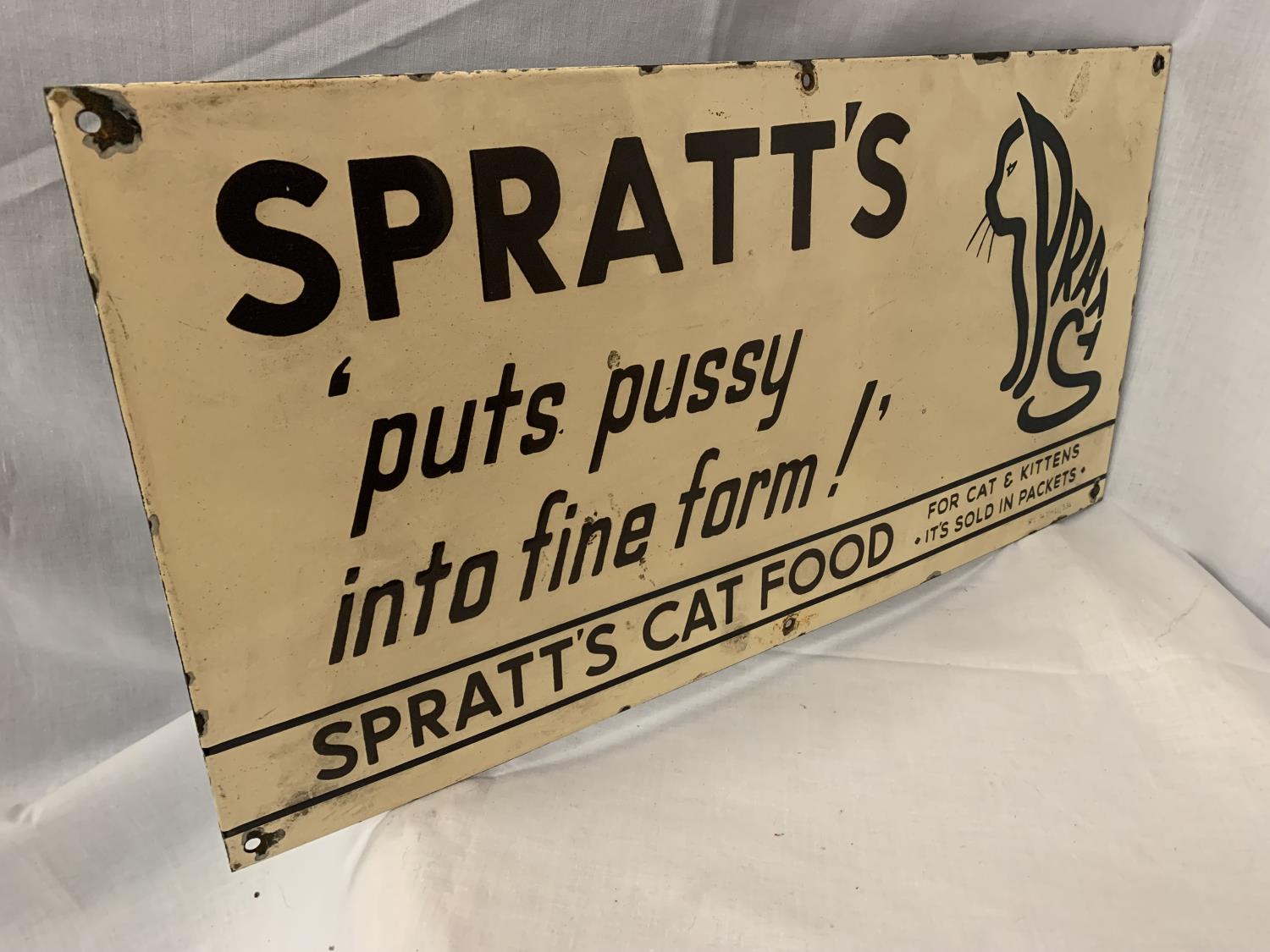 AN ENAMEL SPRATTS CAT FOOD SIGN 60CM X 30CM - Image 2 of 3