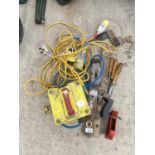 AN ASSORTMENT OF TOOLS TO INCLUDE A 110V TRANSFORMER, SPIRIT LEVELS AND CHISELS ETC