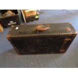 A LARGE VINTAGE SUIT CARRIER