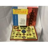 A VINTAGE MECANNO ELEKTRIKIT SET IN ORIGINAL BOX (AGE DAMAGED) - THE SET APPEARS TO BE 90% COMPLETE