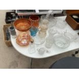 AN ASSORTMENT OF GLASS WARE TO INCLUDE COLOURED GLASS AND CLEAR GLASS BOWLS ETC