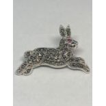A DECORATIVE MARKED SILVER RABBIT BROOCH WITH CLEAR STONE CHIPS AND A RED STONE EYE