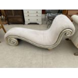 A 19TH CENTURY STYLE CURVACIOUS CHAISE LONGUE WITH SCROLLED BACK REST SUPPORT AND TWO SMALL SHELL