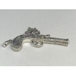 A MARKED SILVER PENDANT IN THE GUISE OF A PISTOL