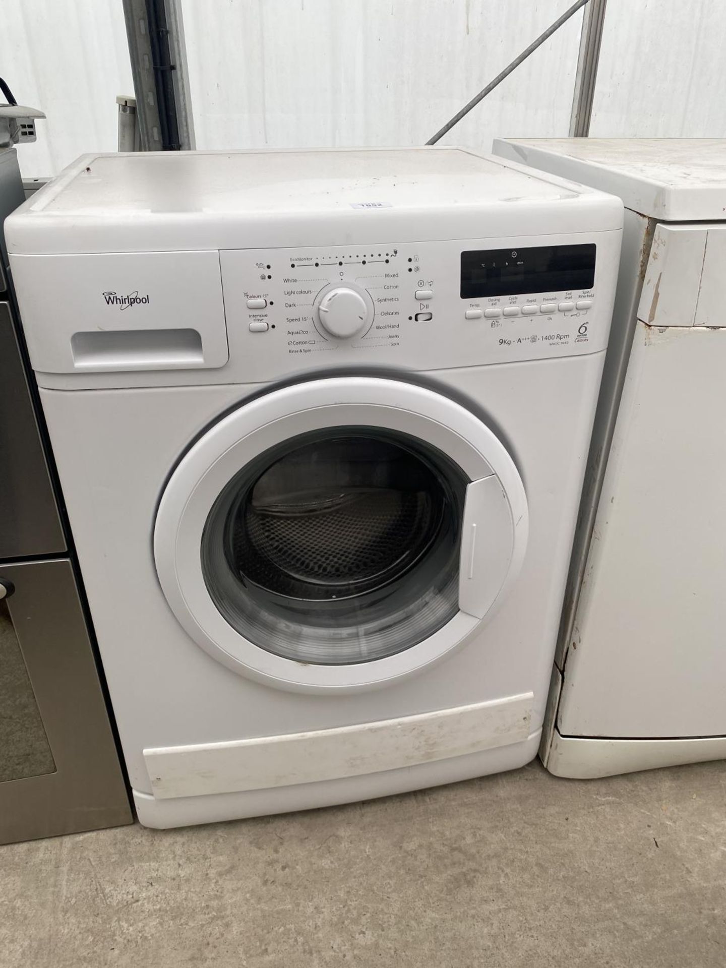 A WHIRLPOOL 9KG WASHING MACHINE BELIEVED IN WORKING ORDER BUT NO WARRANTY