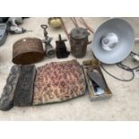 AN ASSORTMENT OF ITEMS TO INCLUDE A VINTAGE TIN, MINCER AND BOTTLE JACK ETC