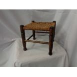 AN OAK RUSH SEATED STOOL - H:24CM DIA:26.5CM