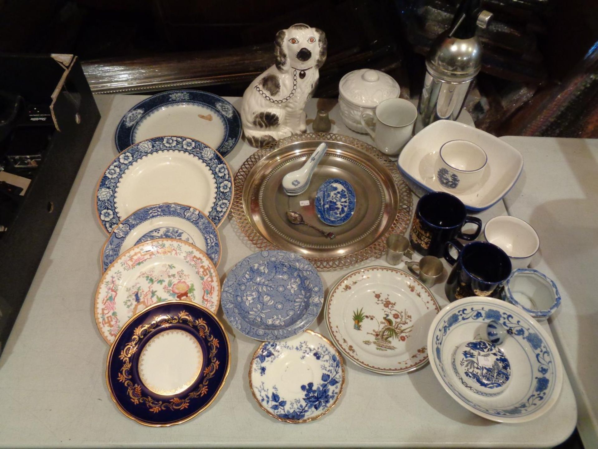 VARIOUS ITEMS TO INCLUDE COLLECTABLE PLATES, FLATBACK SPANIEL, SODA SYPHON, METALWARE ETC