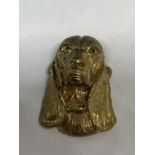 AN 18 CARAT GOLD PLATED SILVER PENDANT IN THE GUISE OF A SPANIEL