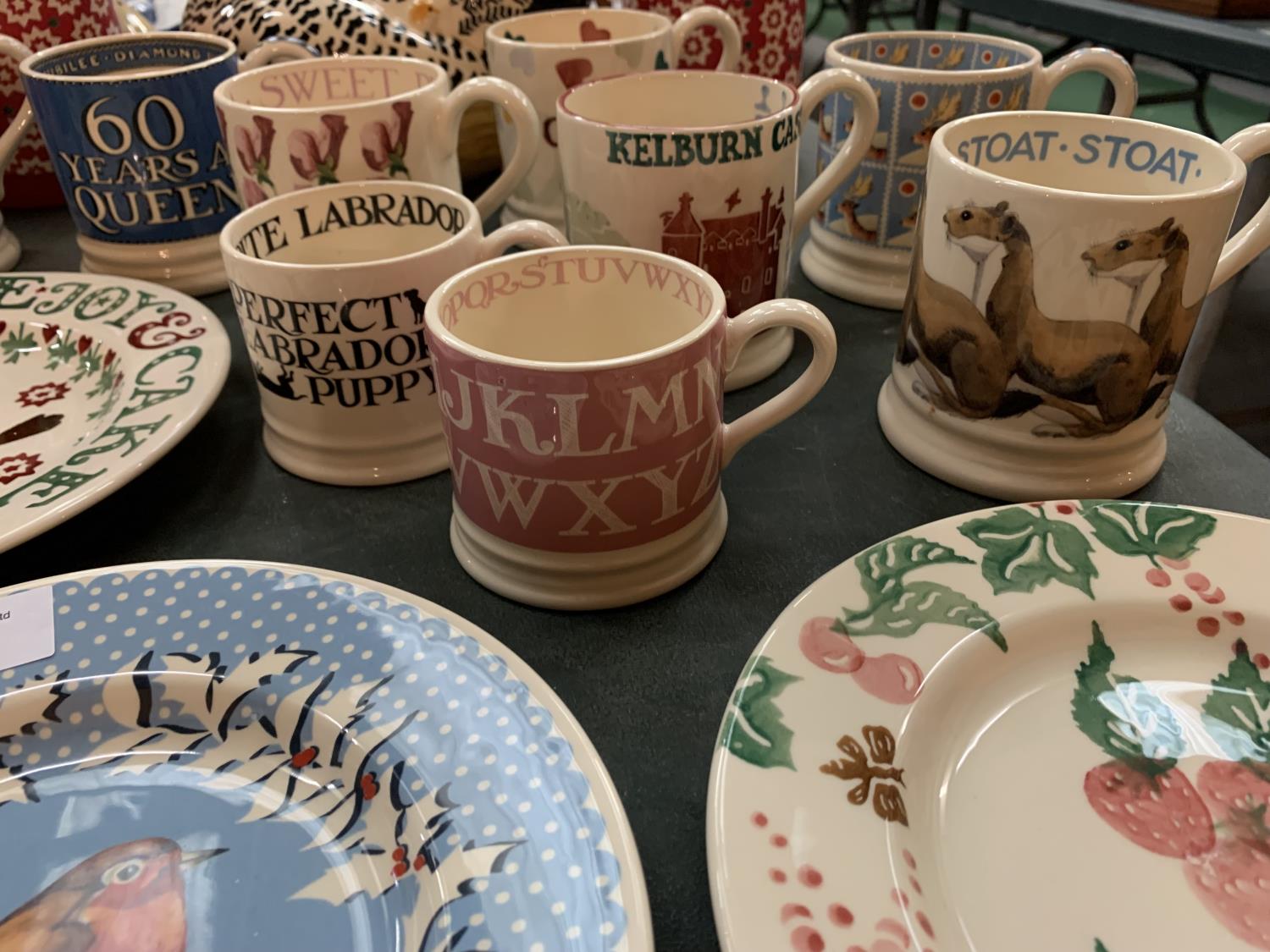 A COLLECTION OF EMMA BRIDGEWATER CERAMICS TO INCLUDE MUGS, PLATES AND DIFFUSERS - Image 5 of 7