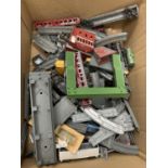 A BOX OF '000 GAUGE STATION' VINTAGE TRAIN TRACK AND ACCESSORIES
