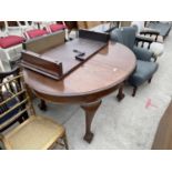 AN EDWARDIAN OVAL WIND-OUT DINING TABLE, 53X41" (LEAF 17.5"), ON CABRIOLE LEGS, BALL AND CLAW