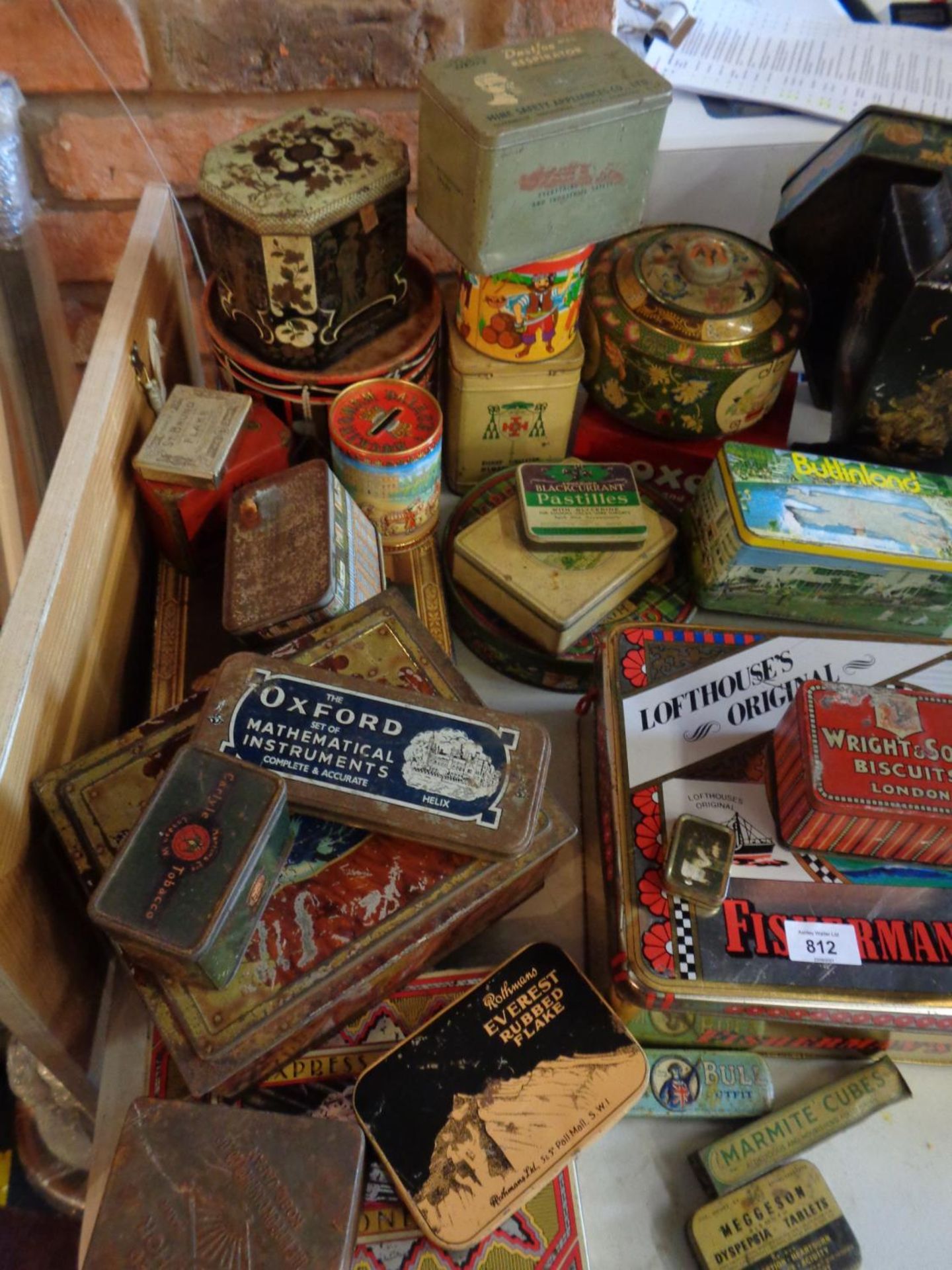 A LARGE COLLECTION OF VARIOUS VINTAGE TINS TO INCLUDE A FISHERMANS FRIEND , WRIGHT & SONS - Image 3 of 4