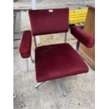 A RONEO VICKERS SWIVEL OFFICE CHAIR ON CHROME FRAME