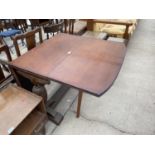 AN EARLY 20TH CENTURY OAK DROP-LEAF DINING TABLE