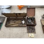 AN ASSORTMENT OF VINTAGE TOOLS TO INCLUDE A VICE ETC