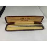 A VINTAGE HALLMARKED BIRMINGHAM SILVER YARD OF LEAD PROPELLING PENCIL WITH PRESENTATION BOX