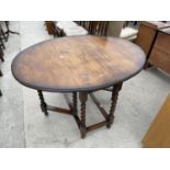 AN EARLY 20TH CENTURY OAK GATELEG TABLE ON BARLEYTWIST LEGS, 36X48"