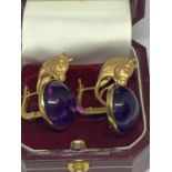 A PAIR OF 12 CARAT YELLOW GOLD HORSES HEAD DESIGN EARRINGS WITH CABOUCHON AMETHYST DECORATION BY