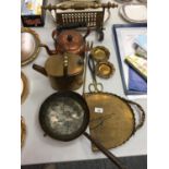 A COLLECTION OF BRASS AND COPPER WARE TO INCLUDE TWO KETTLES