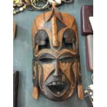 A VINTAGE CARVED AFRICAN JAMBO (KENYA) TRIBAL DRESS MASK, DATED 1991 35 CM