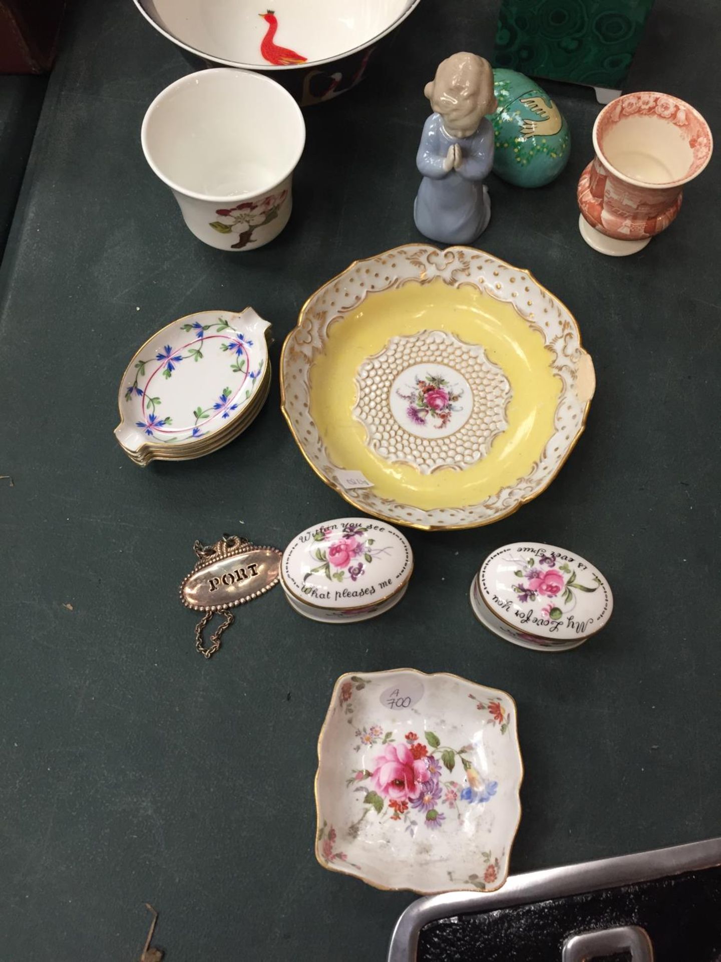 VARIOUS ITEMS OF CERAMICS TO INCLUDE WEDGWOOD, PORTMERION, SARAH MILLER PORTMERION ETC - Image 4 of 6