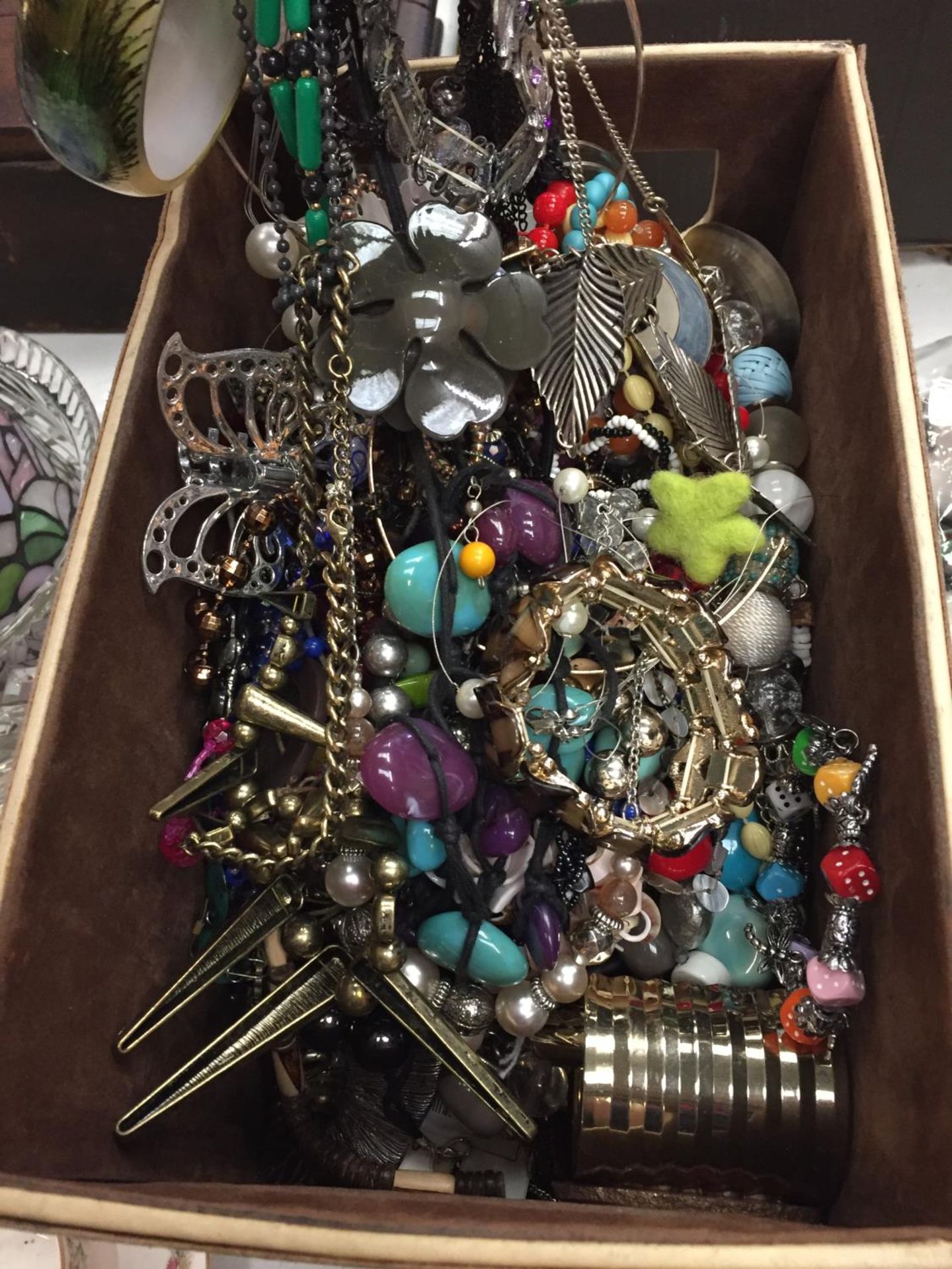 A VARY LARGE COLLECTION OF COSTUME JEWELLERY - Image 2 of 2